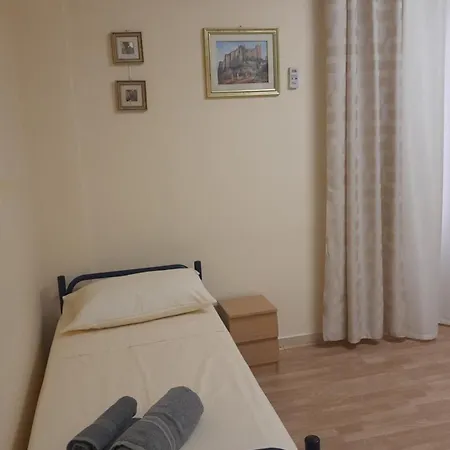 Makella Vendégház Marineo